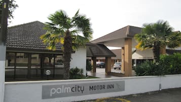 Pintu masuk properti