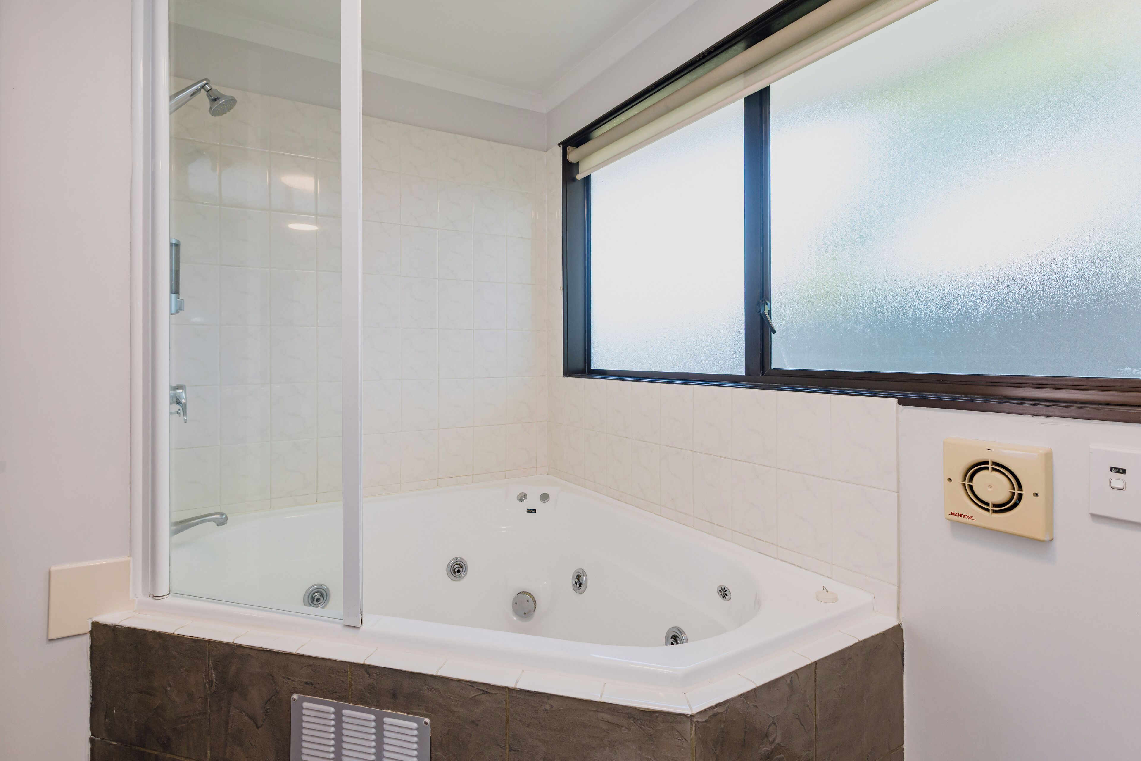 Apartment, 1 Bedroom | Bathroom | Free toiletries, hair dryer, towels