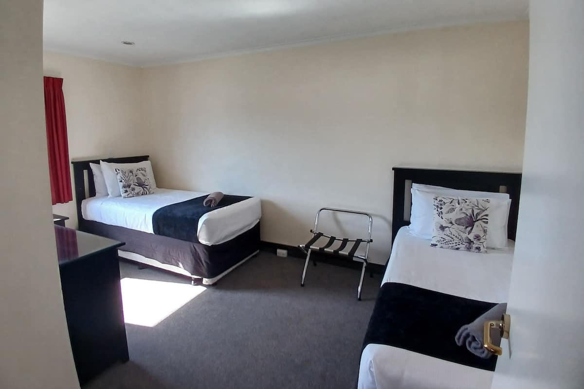 Family Apartment, 2 Bedrooms | 1 bedroom, iron/ironing board, free WiFi, bed sheets