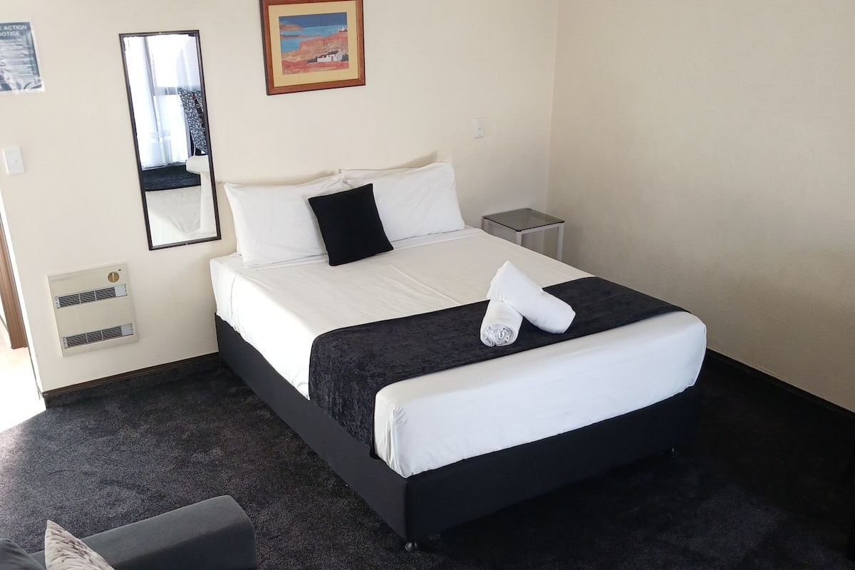 Appartement Familial, 2 chambres | Coin séjour | Télévision à écran plat de 40 pouces avec chaînes numériques