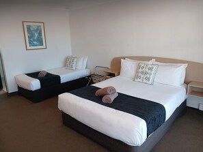 Standard Studio, Kitchenette | Iron/ironing board, free WiFi, bed sheets, wheelchair access