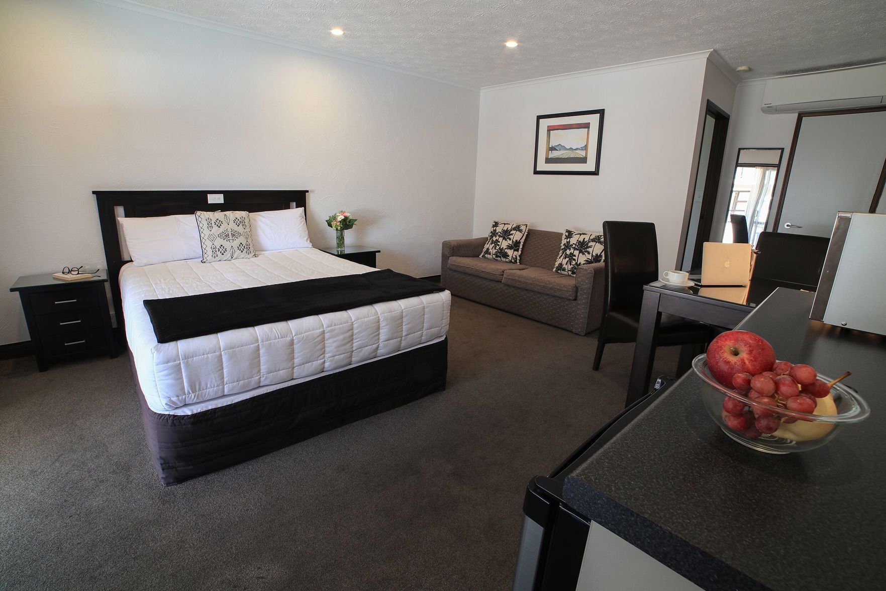 Iron/ironing board, free WiFi, bed sheets, wheelchair access