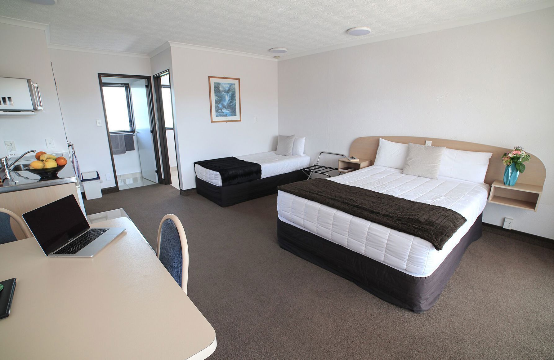 مكواة/لوح كي وواي فاي مجانًا وملاءات أسرّة