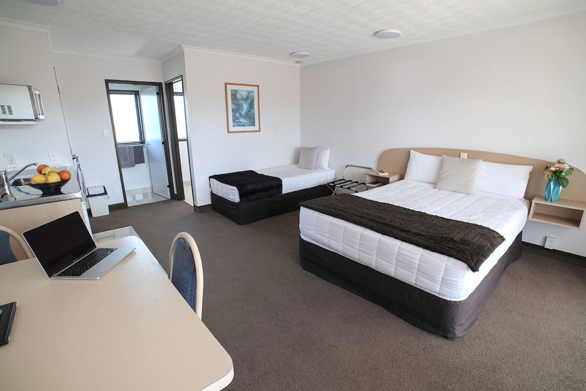 Iron/ironing board, free WiFi, bed sheets, wheelchair access