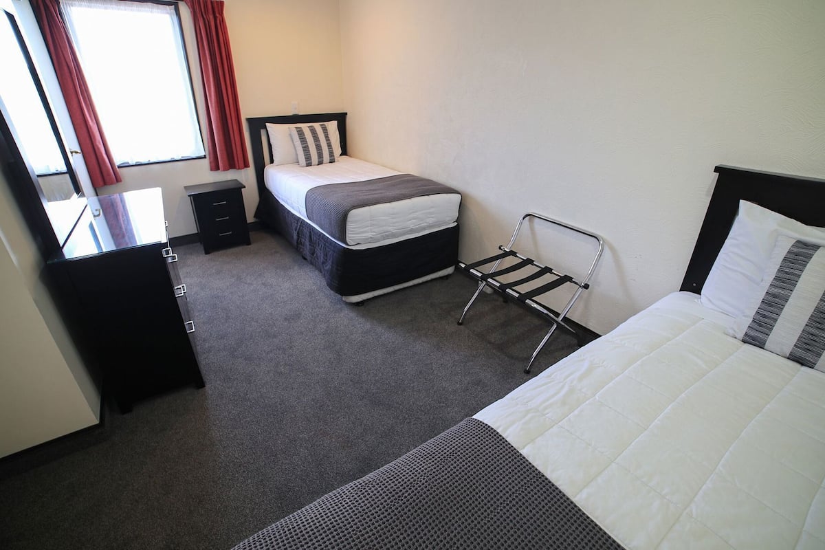 Iron/ironing board, free WiFi, bed sheets, wheelchair access