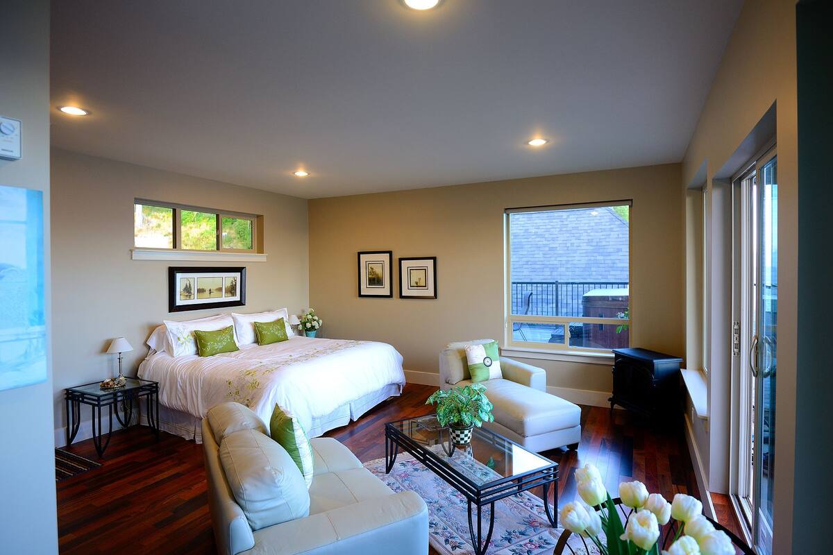 Rooftop Oceanfront Suite