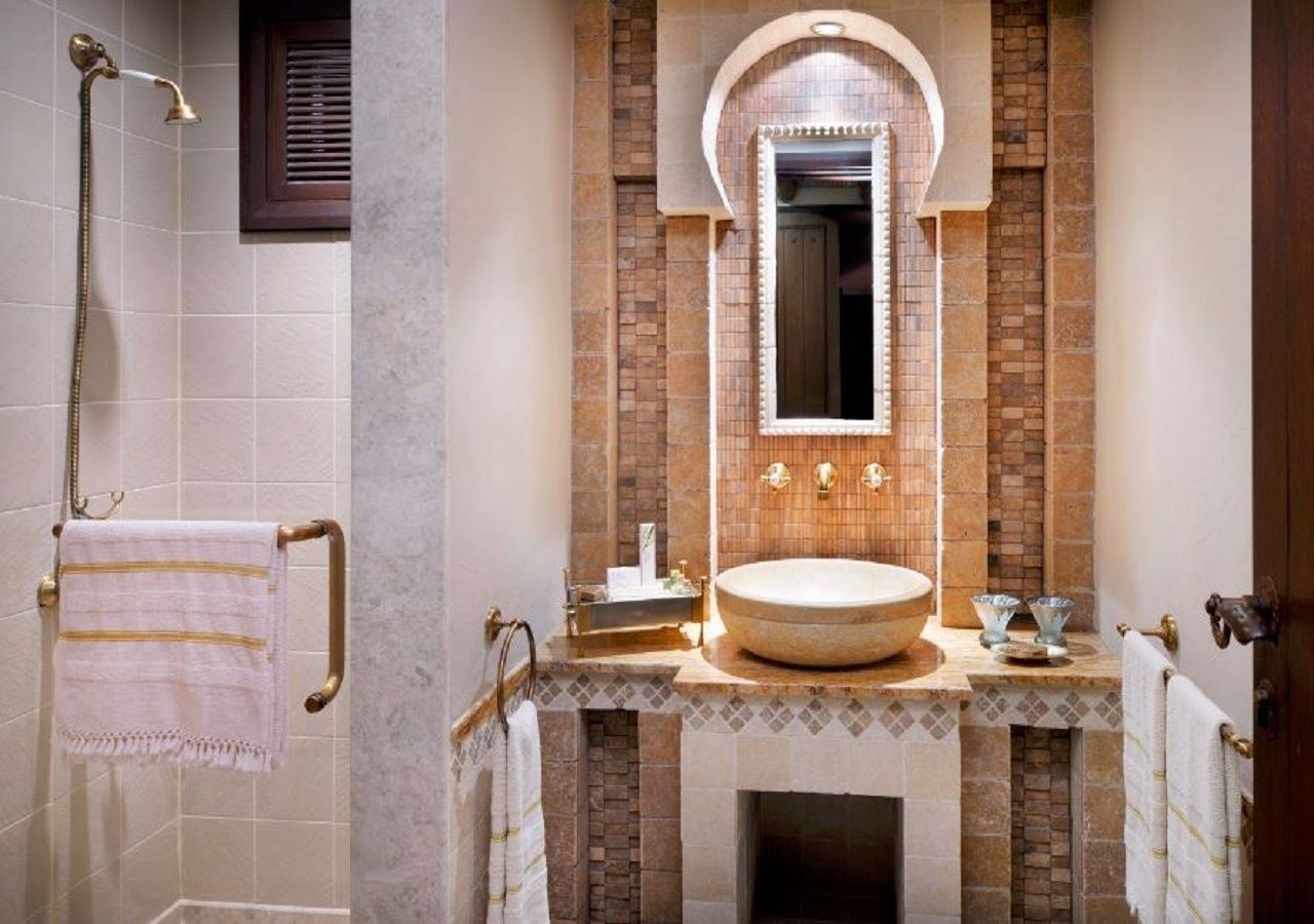 shower, free toiletries, towels