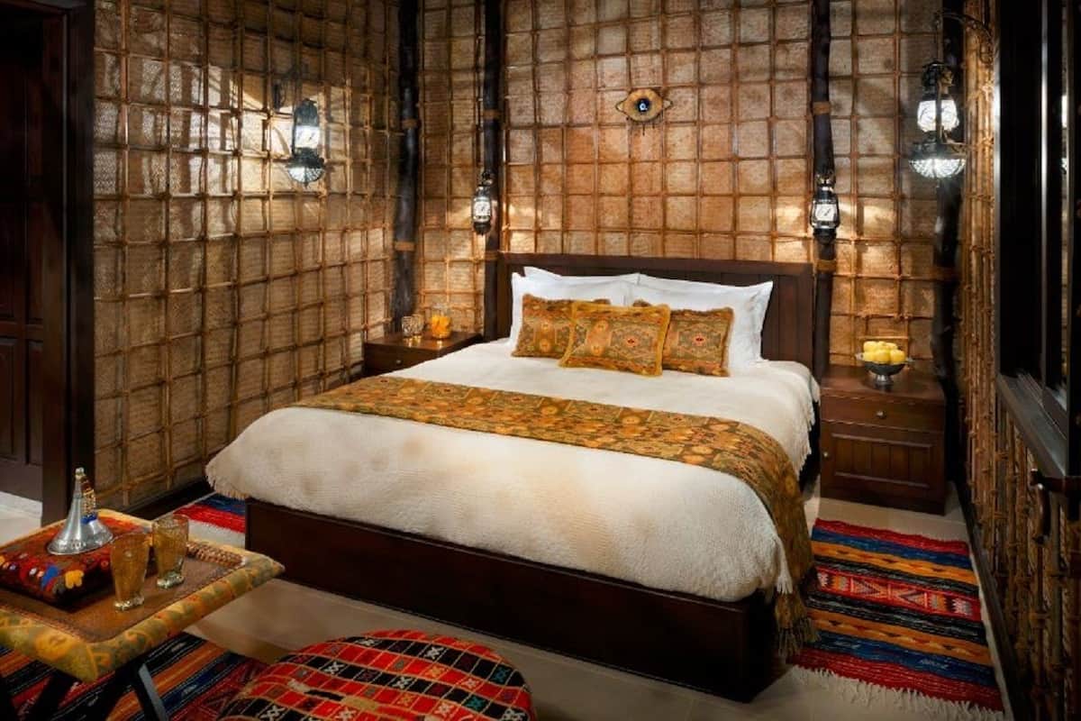 Minibar, in-room safe, bed sheets