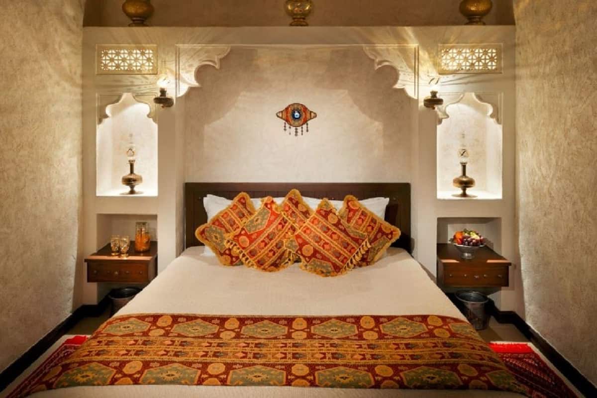 Minibar, in-room safe, bed sheets