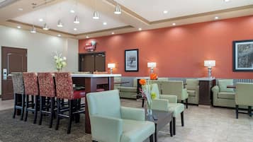 Daily cooked-to-order breakfast (CAD 17.00 per person)