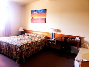 Standard Room, 1 King Bed, Non Smoking | Desk, free cots/infant beds, rollaway beds, free WiFi