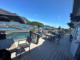 Se sirven almuerzos y cenas, cocina regional