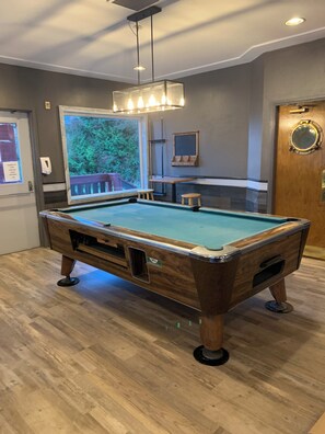 Se sirven almuerzos y cenas, cocina regional