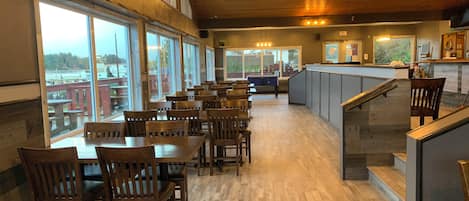 Lunch and dinner served, Regional cuisine