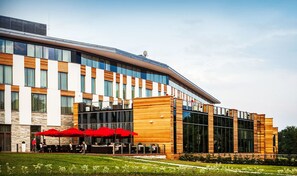 Vista frontal de la propiedad