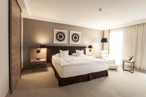 Hochwertige Bettwaren, Minibar, Zimmersafe, Schreibtisch