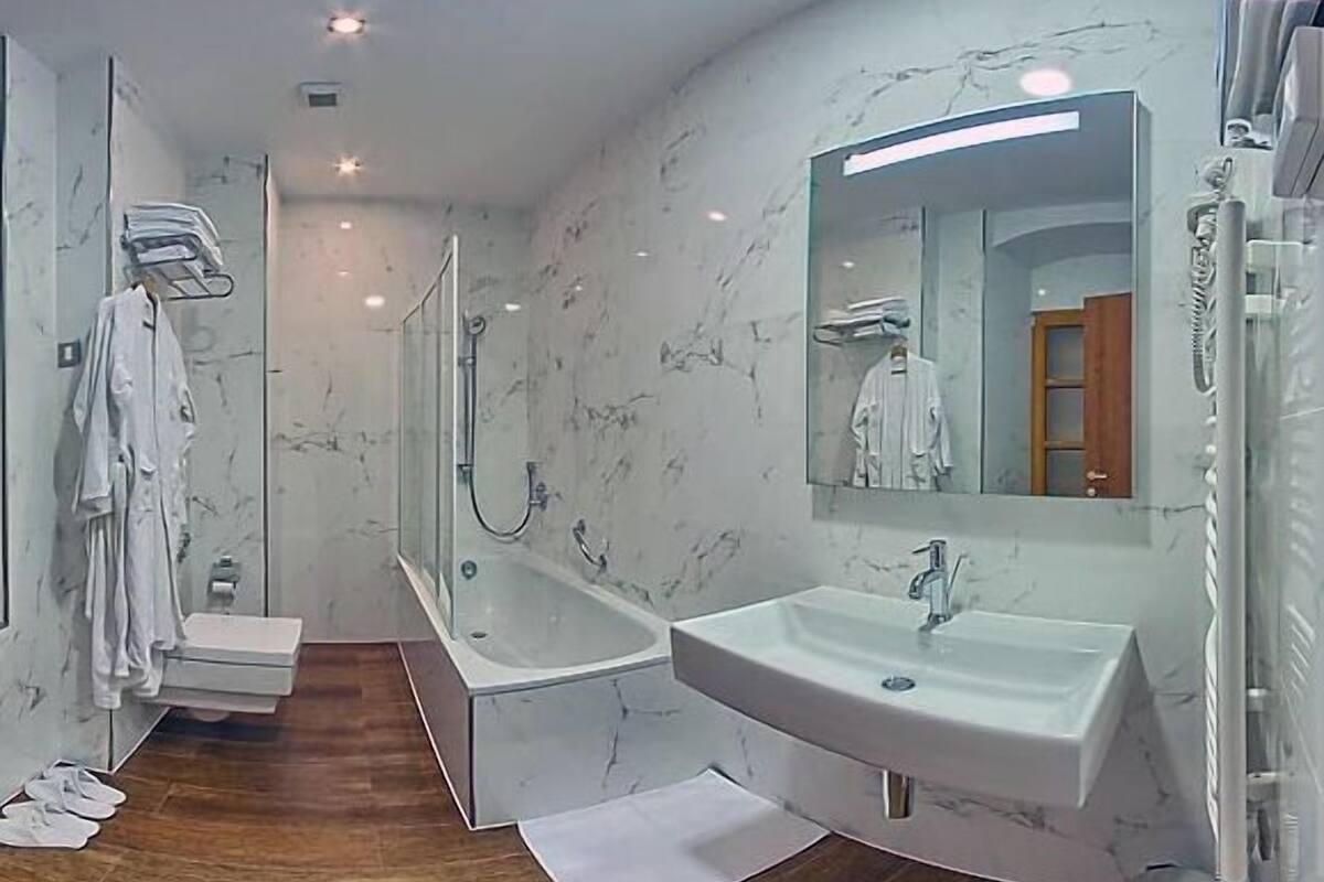 superior room, 1 double bed | bathroom | deep-soaking bathtub, rainfall showerhead, free toiletries, hair dryer