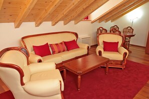 Svit Deluxe | Vardagsrum | 32-tums LCD-tv med satellitkanaler och tv