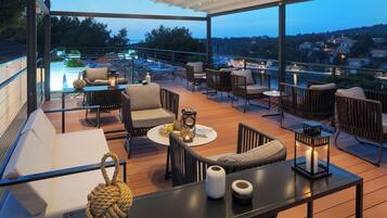 In-room safe, desk, free WiFi, bed sheets