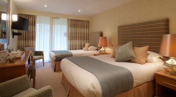 Executive Twin room | Desk, iron/ironing board, free WiFi, bed sheets