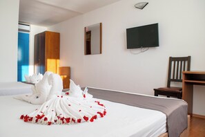 Standard Room, Multiple Beds, Sea View | In-room safe, desk, iron/ironing board, free WiFi - Beach Hotel Plaza (Podgora)