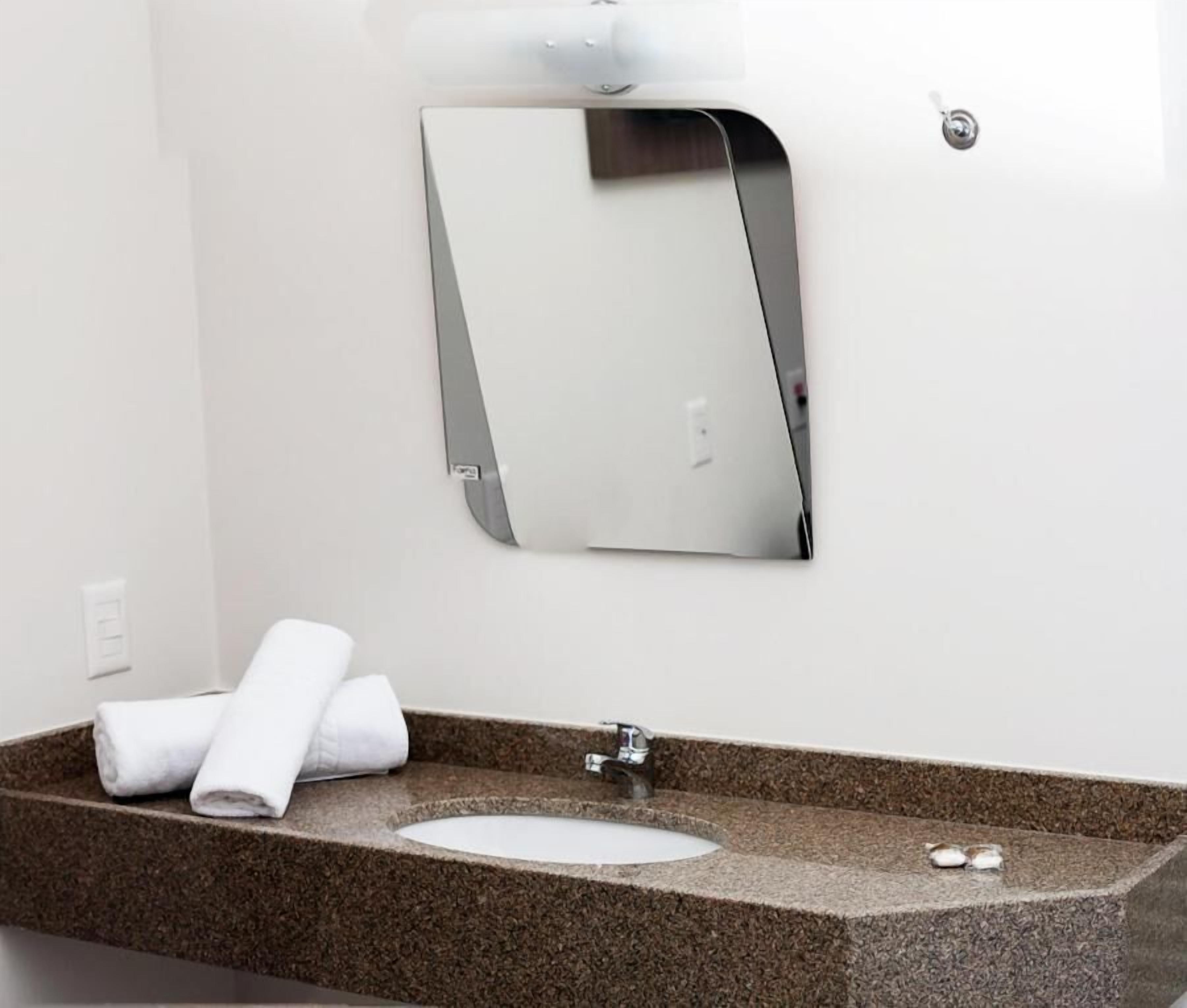 shower, free toiletries, bidet, towels