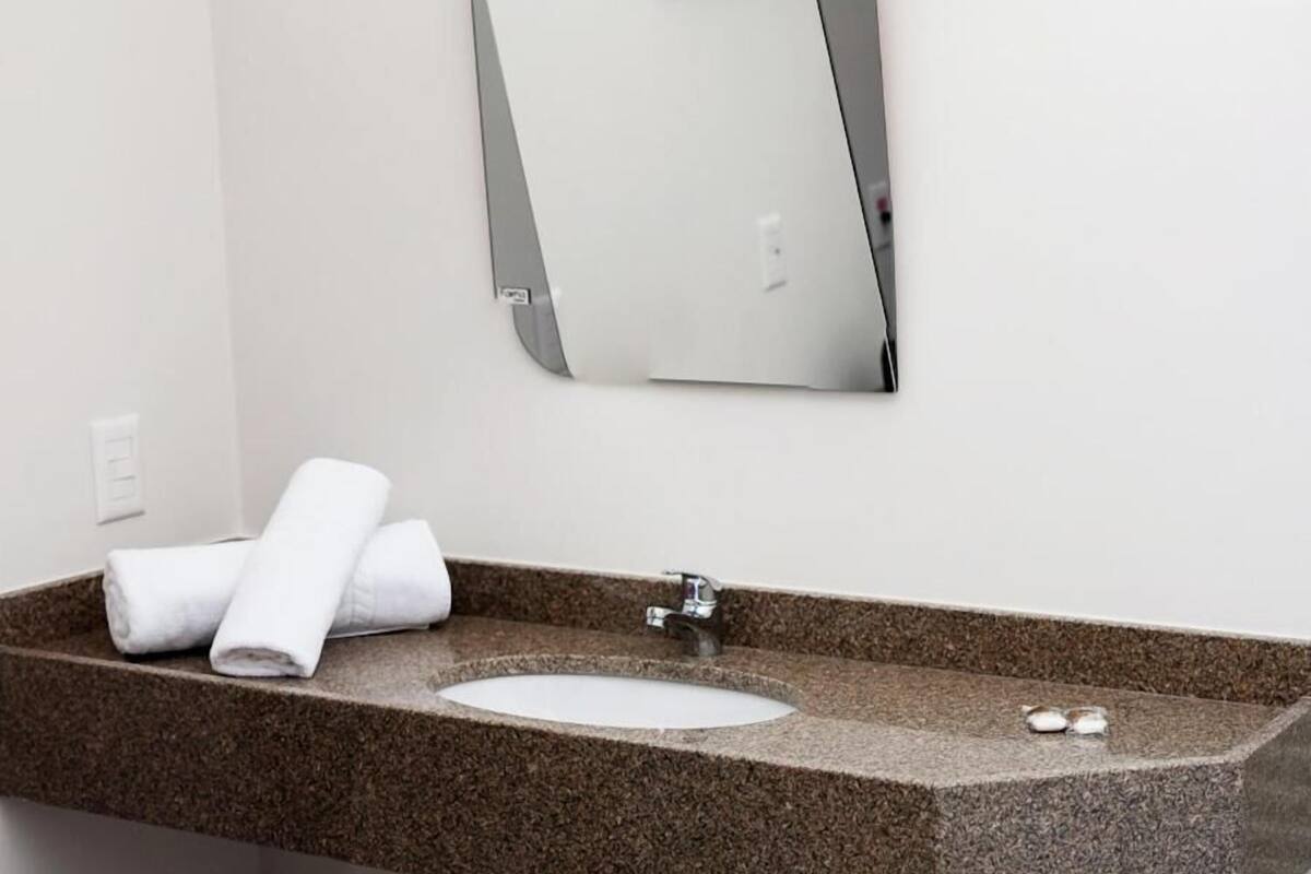 shower, free toiletries, bidet, towels