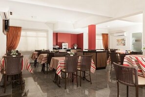 Dining - Hotel Dois H (Joinville)