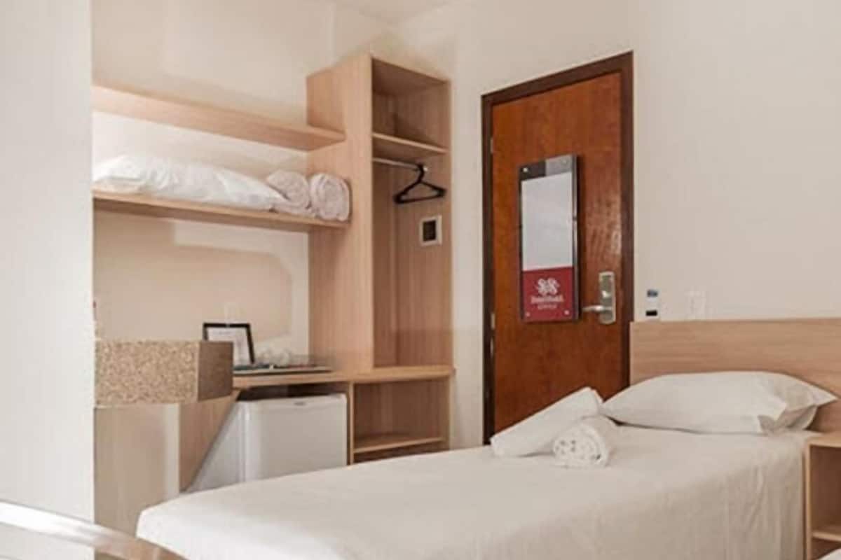 Minibar, Schreibtisch, Verdunkelungsvorhänge, kostenloses WLAN