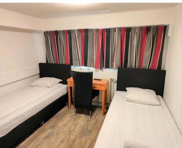 Basic Twin Room | Free WiFi, bed sheets