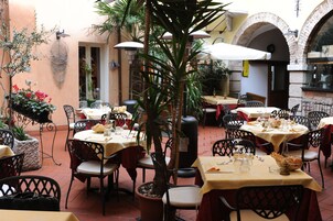 3 restaurantes; se sirven desayunos, almuerzos, cenas y brunches