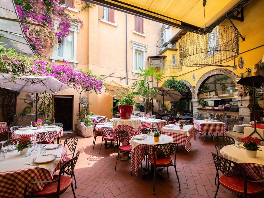 3 restaurantes, café da manhã, culinária italiana