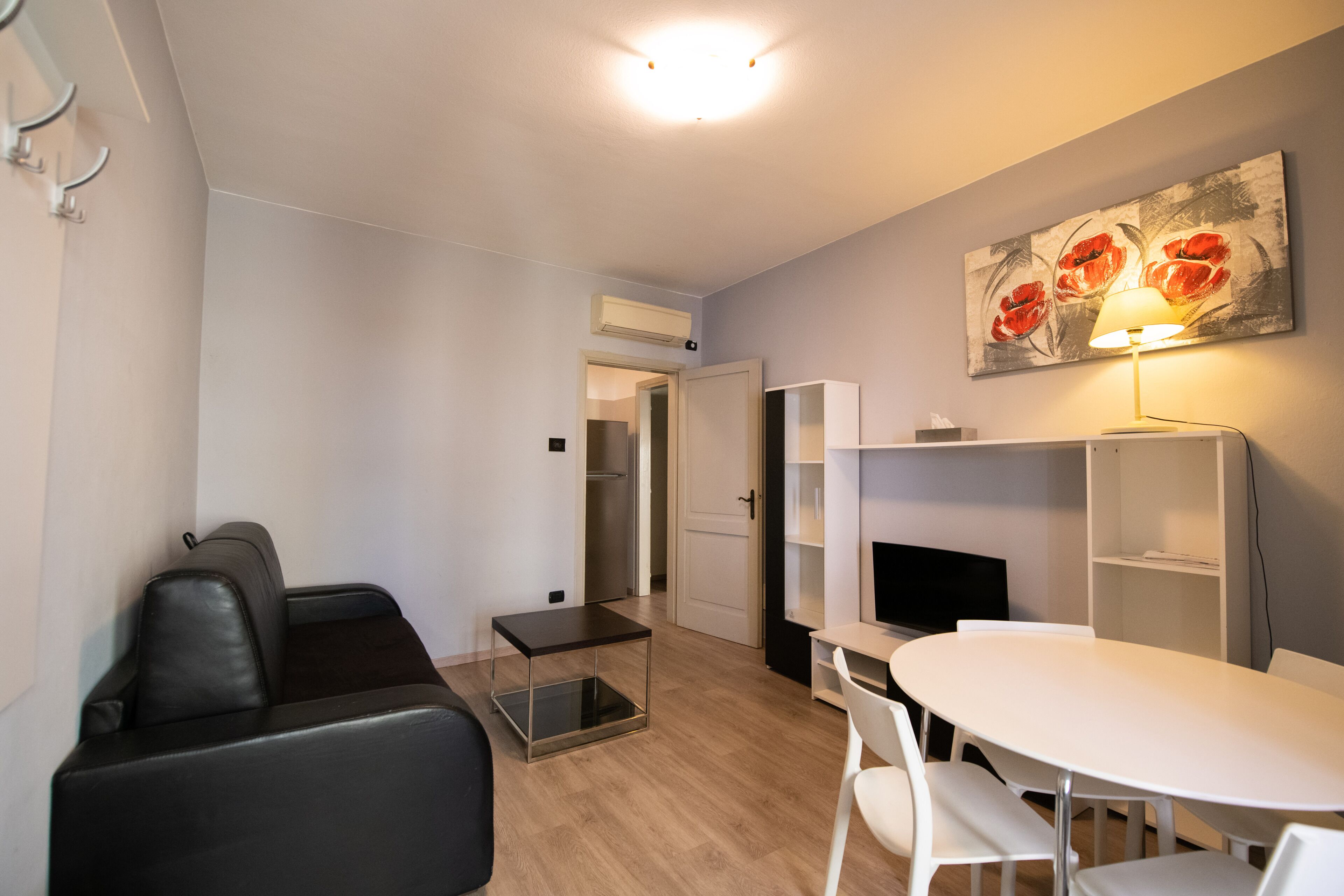 Standard-Doppel- oder -Zweibettzimmer | Allergikerbettwaren, Daunenbettdecken, Zimmersafe, Schreibtisch