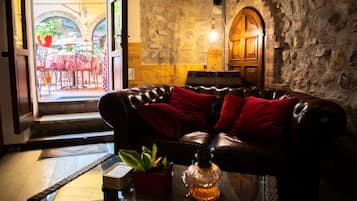 3 restaurantes; se sirve desayuno, almuerzo y cena; cocina italiana