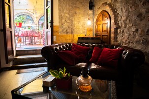 3 restoran, melayani sarapan, makan siang; sajian masakan Italia