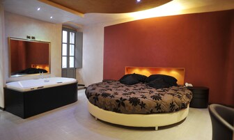 Suite Mewah, 1 Tempat Tidur King, bathtub | Fasilitas kamar