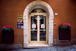 Entrada al alojamiento