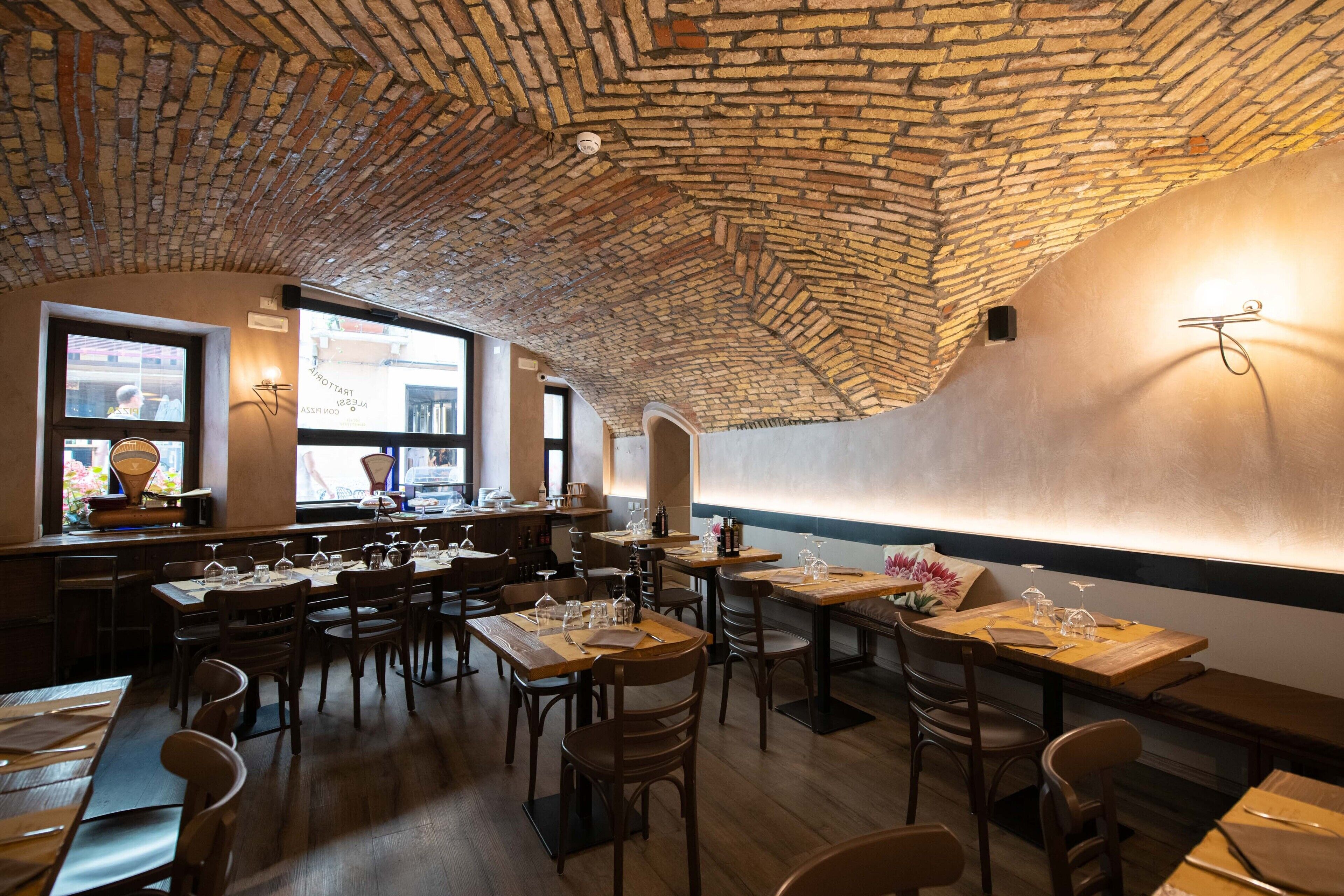 3 restaurants, breakfast, lunch, dinner served; Italian cuisine 