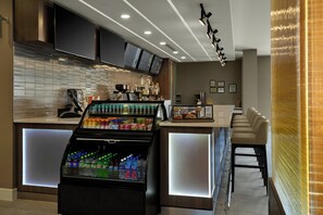 每日付費供應現點現煮早餐