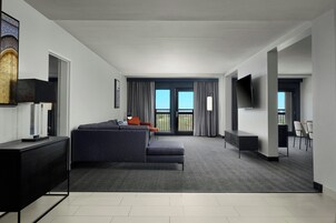 1 bedroom, desk, laptop workspace, blackout drapes