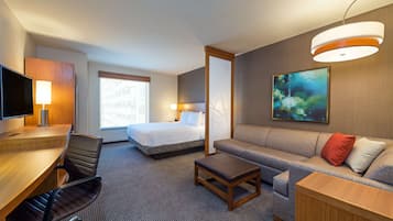 Premium bedding, in-room safe, desk, laptop workspace