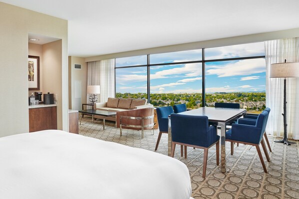 Club Room, 1 King Bed (View) | Premium bedding, down duvets, pillow-top beds, in-room safe - Denver Marriott Westminster (Westminster)