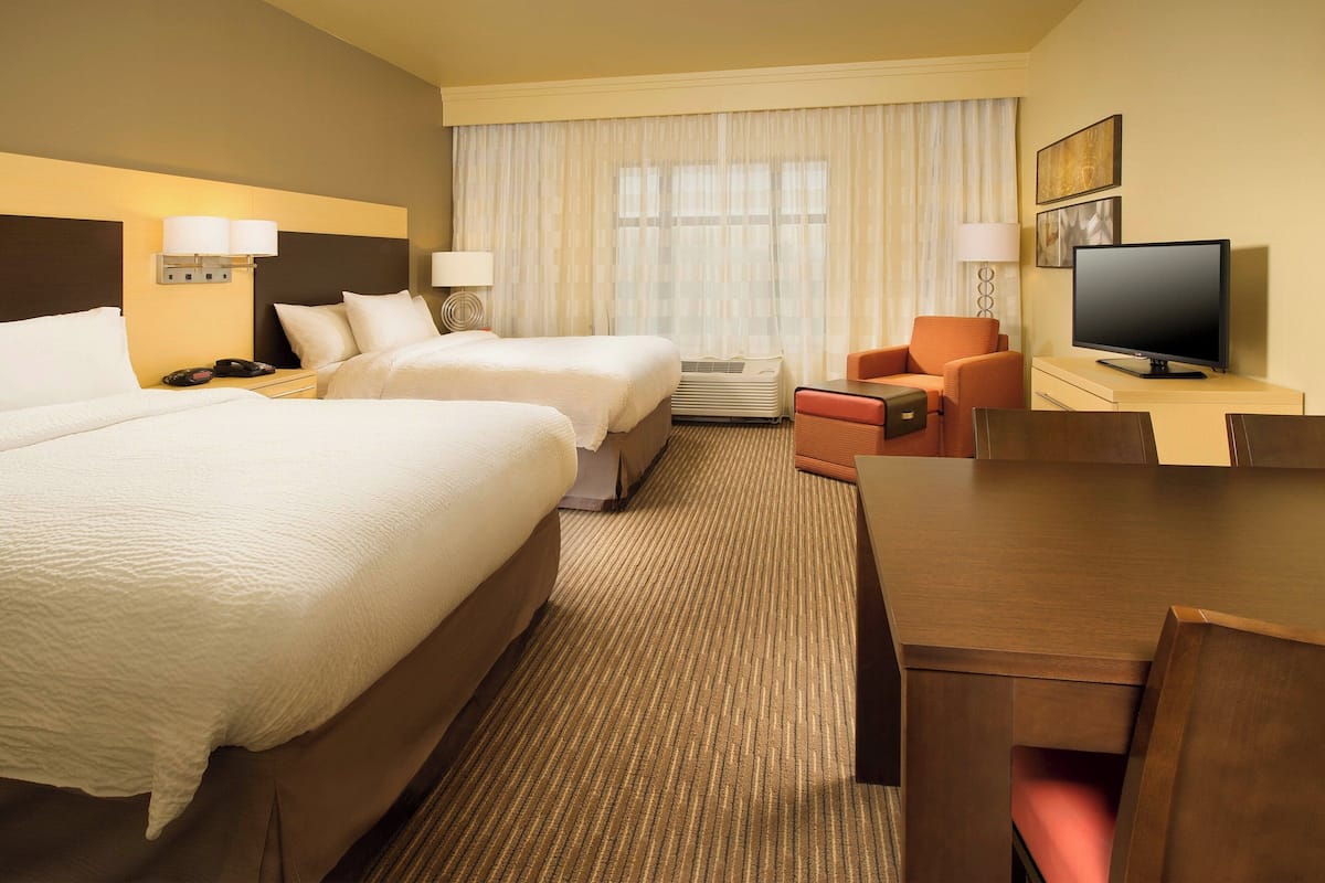 1 bedroom, premium bedding, desk, laptop workspace