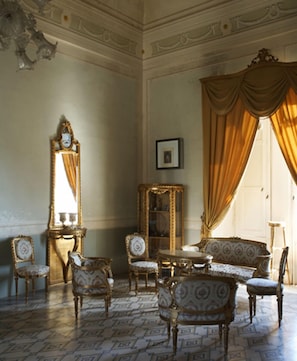 Deluxe-Suite | Wohnzimmer | Flachbildfernseher