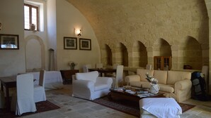Lobby sitting area - Palazzo Vecchio B&B (Diso)