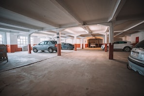 Accessible parking - Hôtel Le Midi (Verviers)