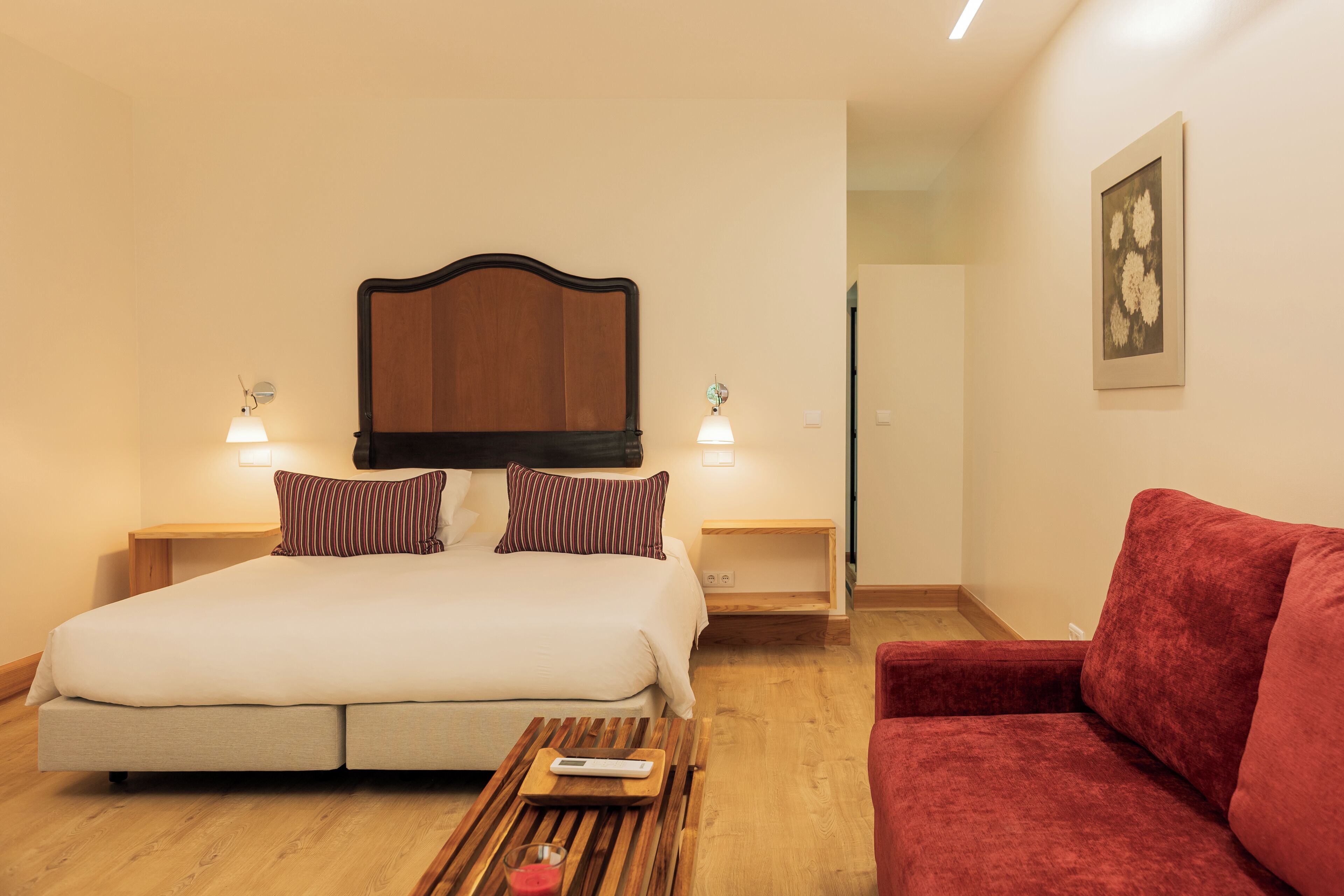 Estudio estándar | Decoración personalizada, muebles diferentes y cortinas blackout 