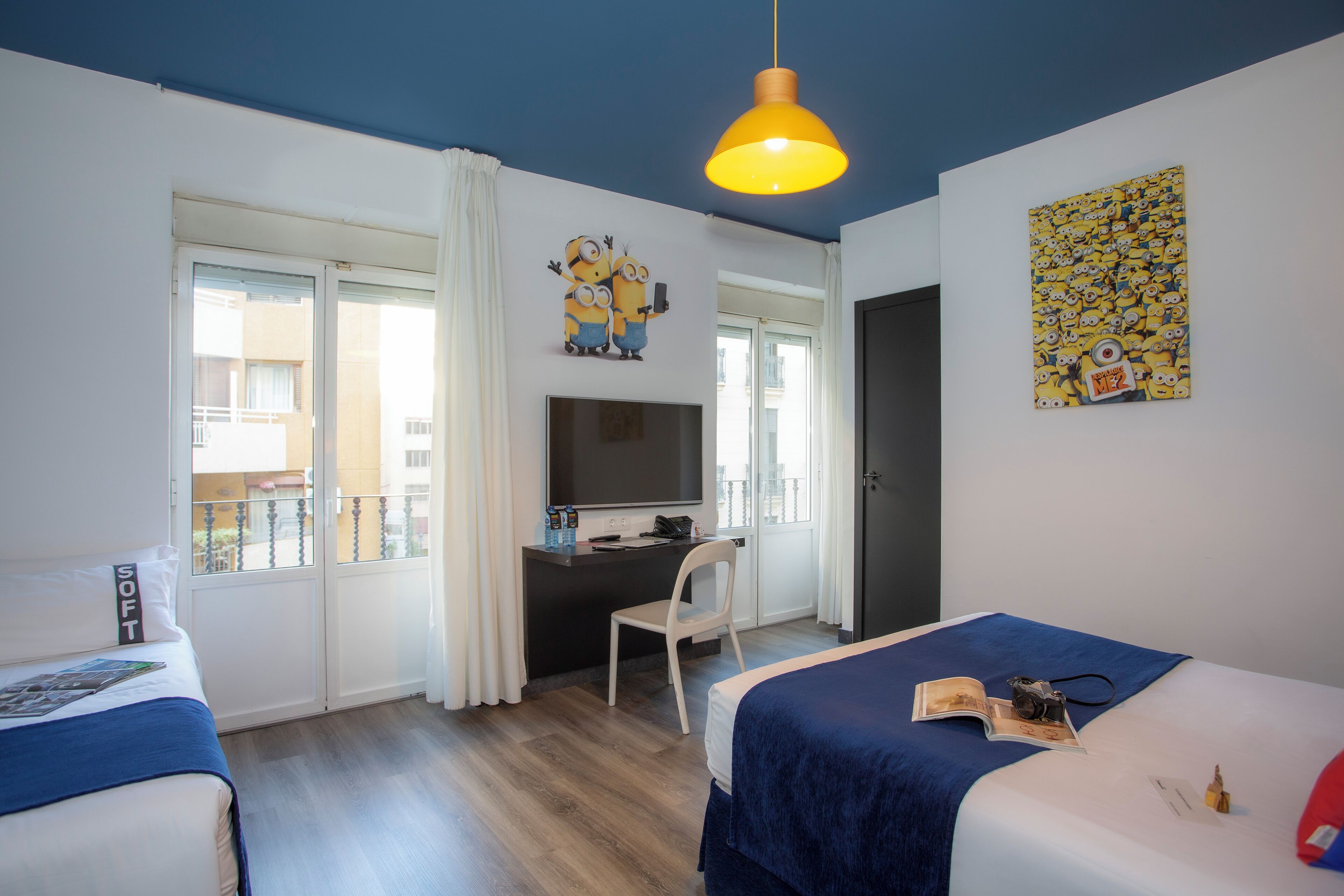 Standaard driepersoonskamer | Luxe beddengoed, een kluis op de kamer, individueel gemeubileerd