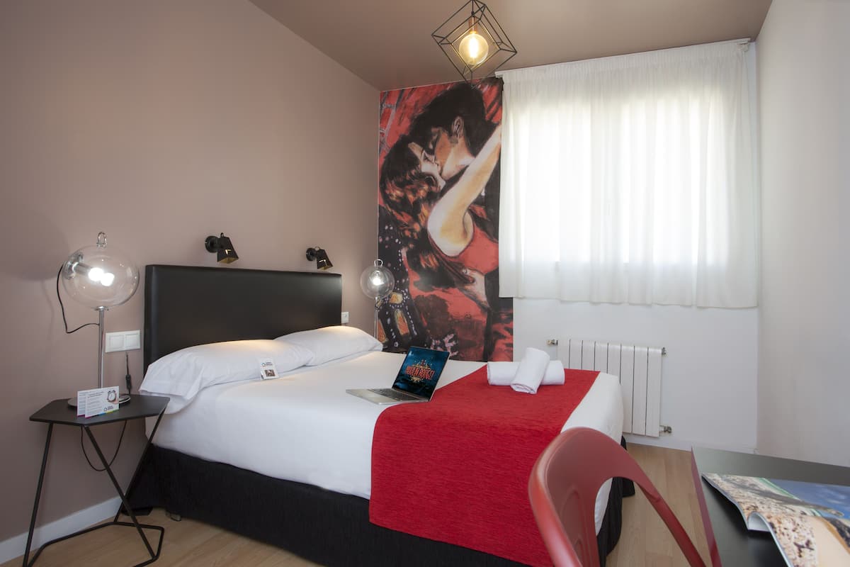 Premium bedding, in-room safe, individually furnished, desk