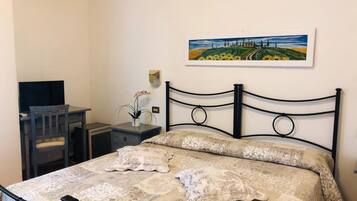 Una scrivania, Wi-Fi gratuito